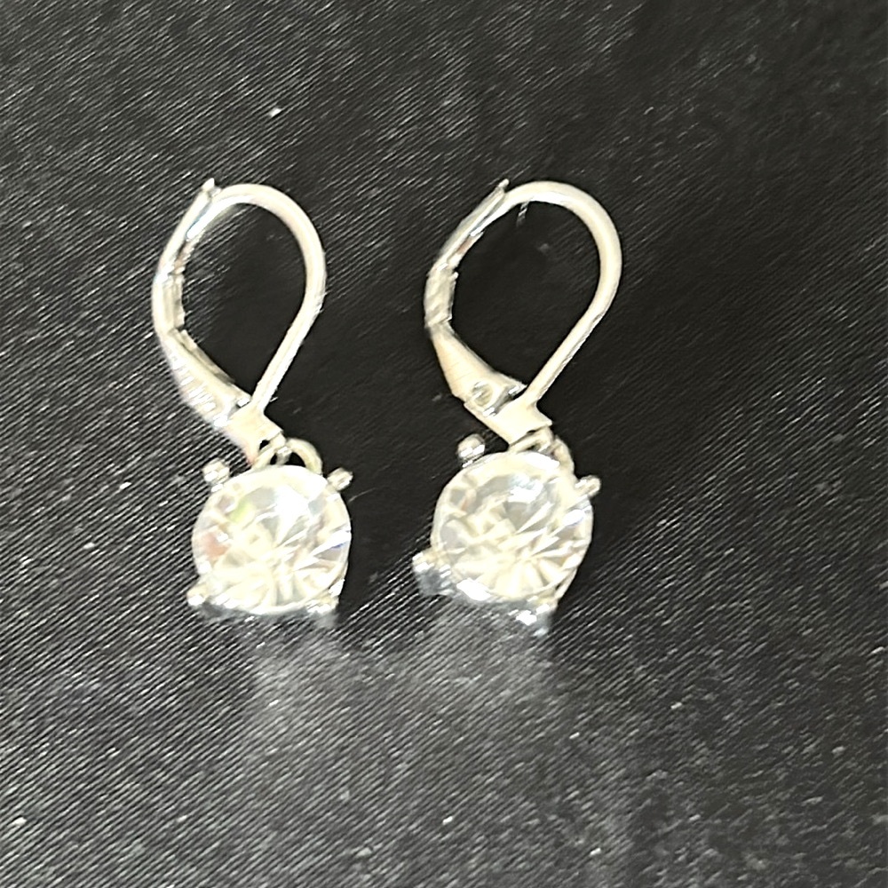 Cubic Zirconia Silver Drop Earrings  8mm with Lever Clasp GORGEOUS - Picture 5 of 8
